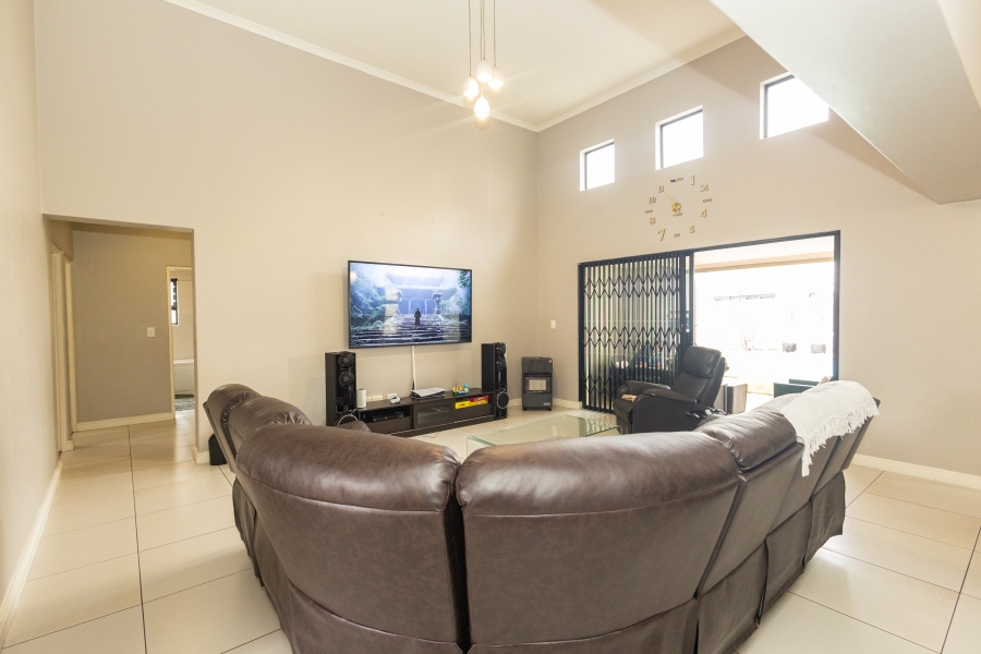6 Bedroom Property for Sale in Parklands North Western Cape